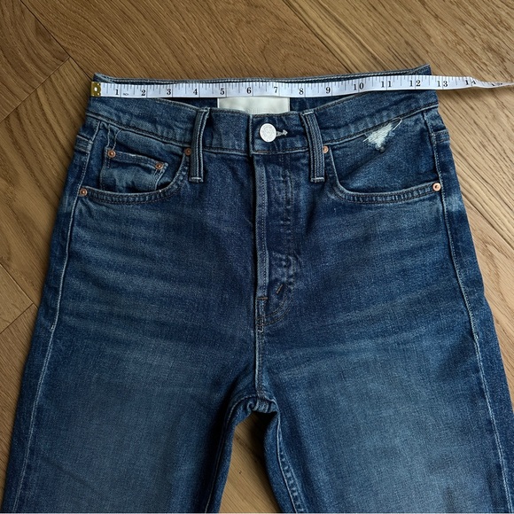 MOTHER The Tomcat Distressed Crop Jeans in Playing with Scissors Size 25 - Picture 9 of 11